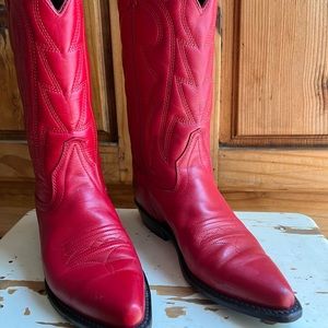 Super cute, vintage (90’s) red cowboy boots. Purchased at Nordstroms 🤠